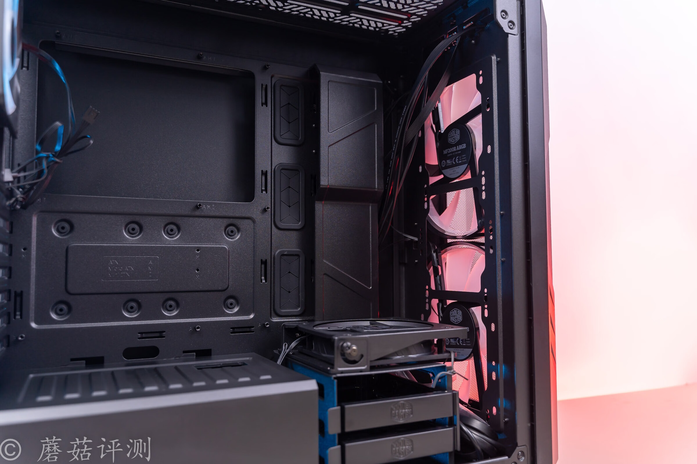 连续多日的高温，让朋友家的主机燥热难耐、更换机箱散热后获新生