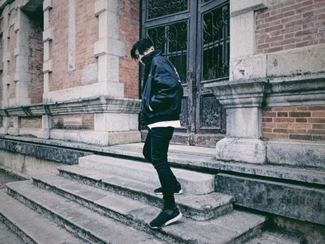 演唱会再爆猥琐事件!多名女观众遭毒手,满舒克现场活捉“*狼色**”