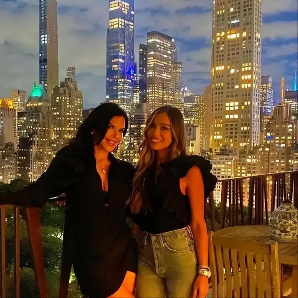 擅长和成功男士互动的淘金者，精通斩男术的首富情人桑切斯上位史