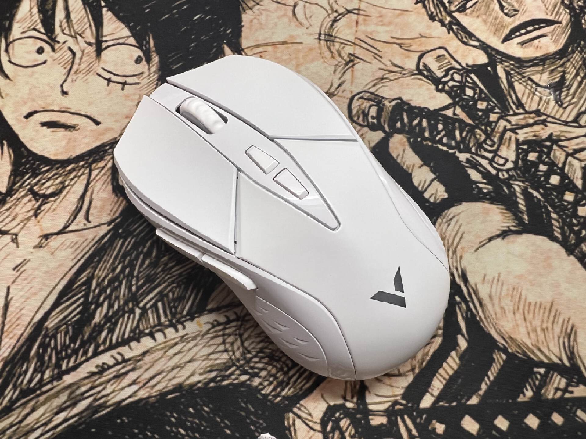 雷柏鼠标v300,初秋雷柏v330游戏鼠标值得入手吗