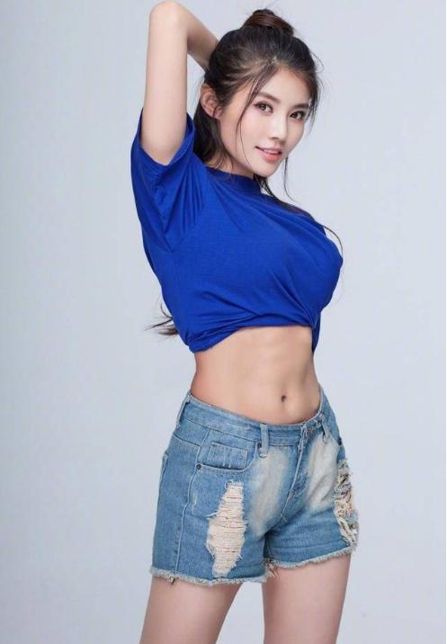 徐冬冬破洞牛仔裤,徐冬冬短牛仔裤