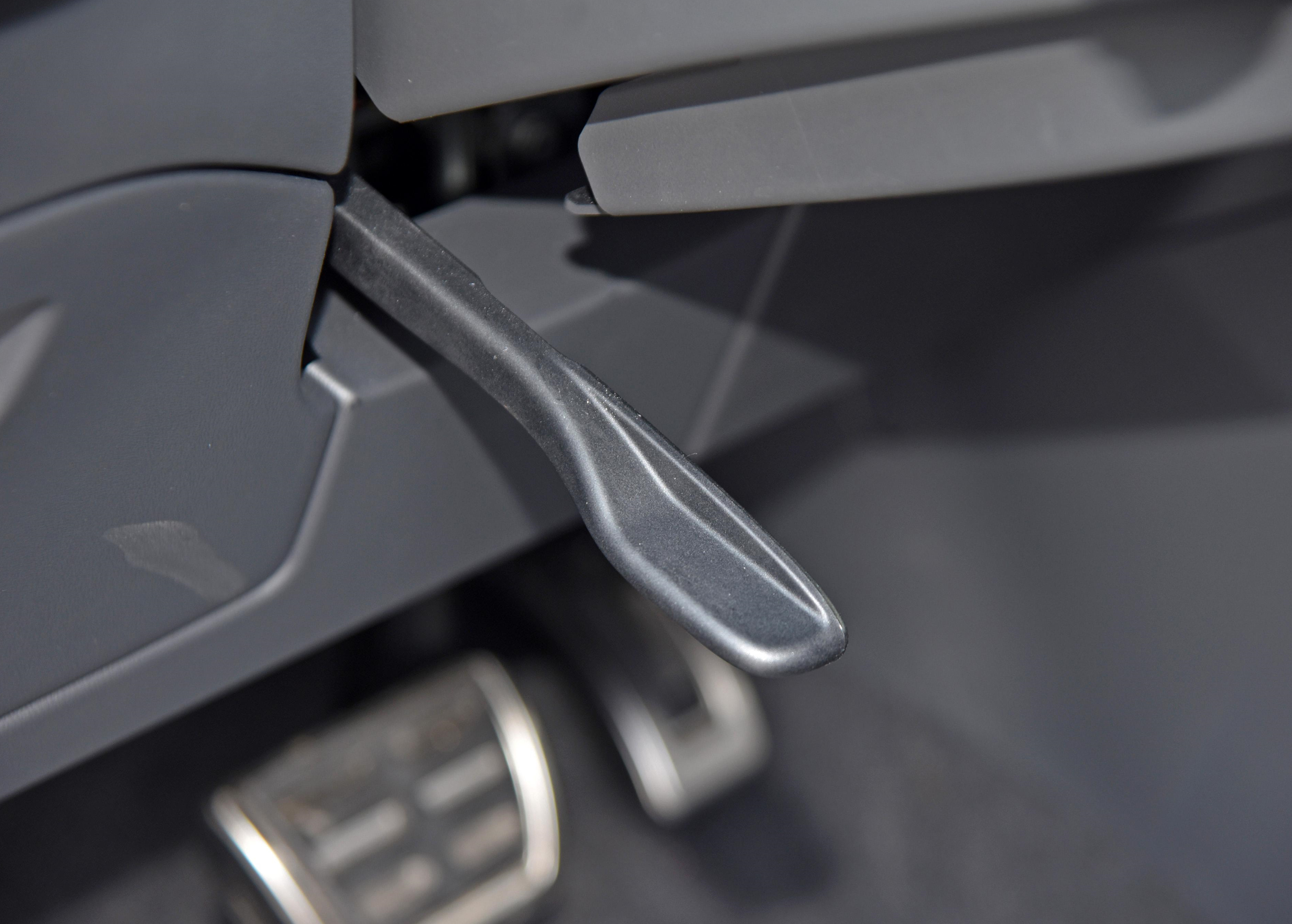 奥迪q6六缸有几个配置,2024款奥迪q6配置解读