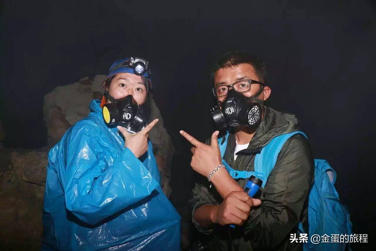 开汽车上活火山口,停车就能见到熔岩湖,这里是尼加拉瓜的马萨亚