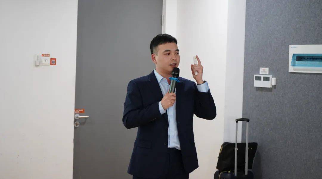 90后卖拉链：一条赚0.001元，冲到类目第一