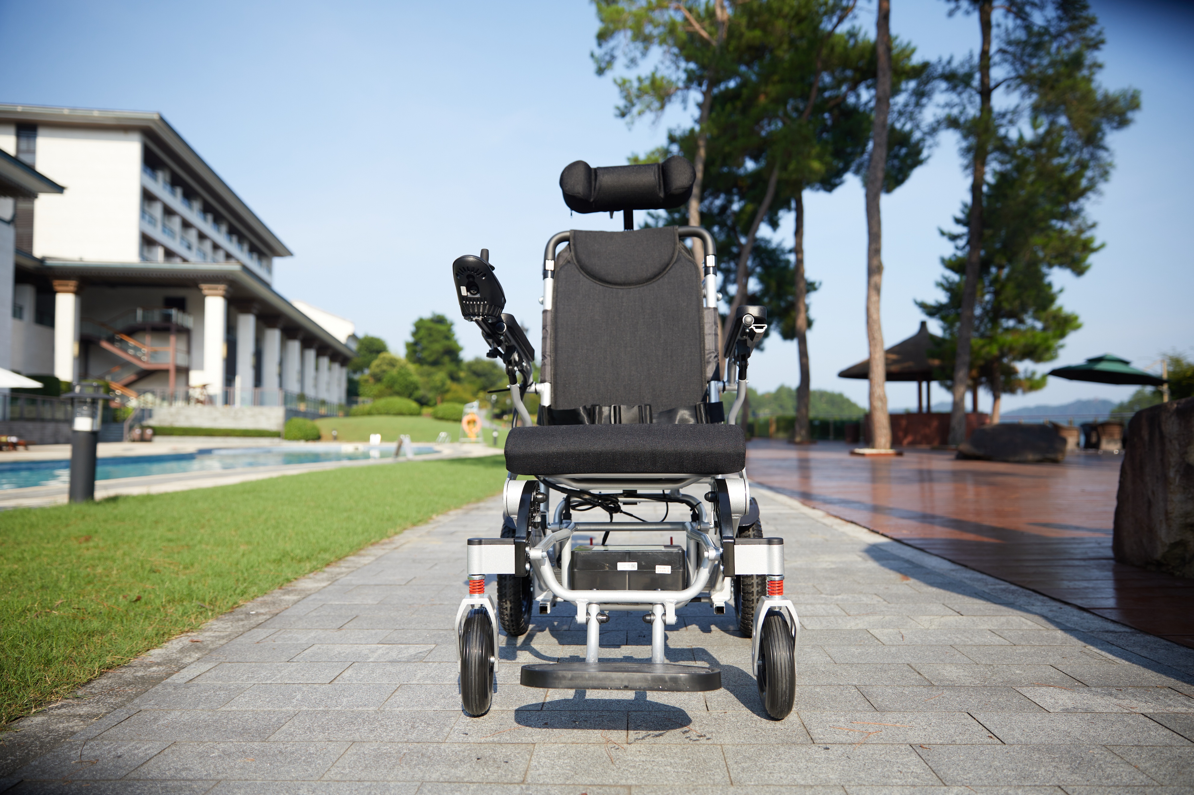 选什么样的轮椅自己用比较方便,轮椅选择与使用必备知识