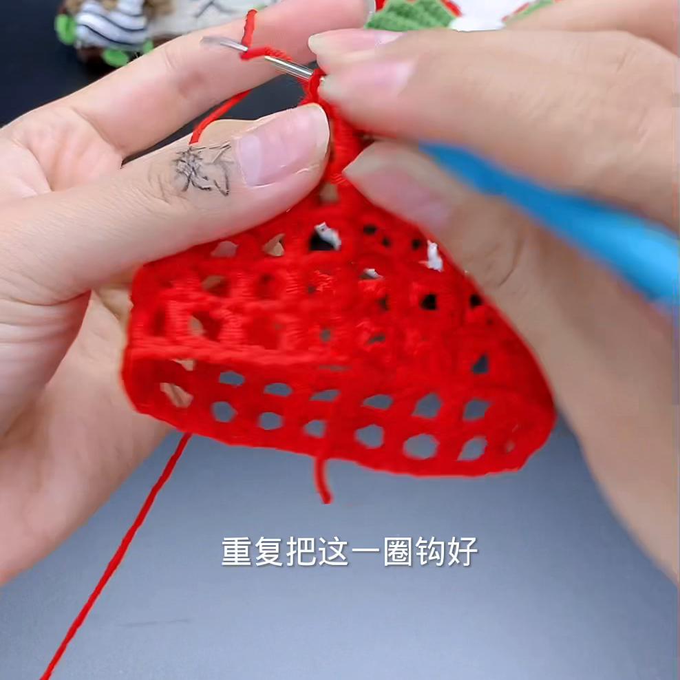 草莓发圈钩织教程新手,草莓发圈钩织教程图解