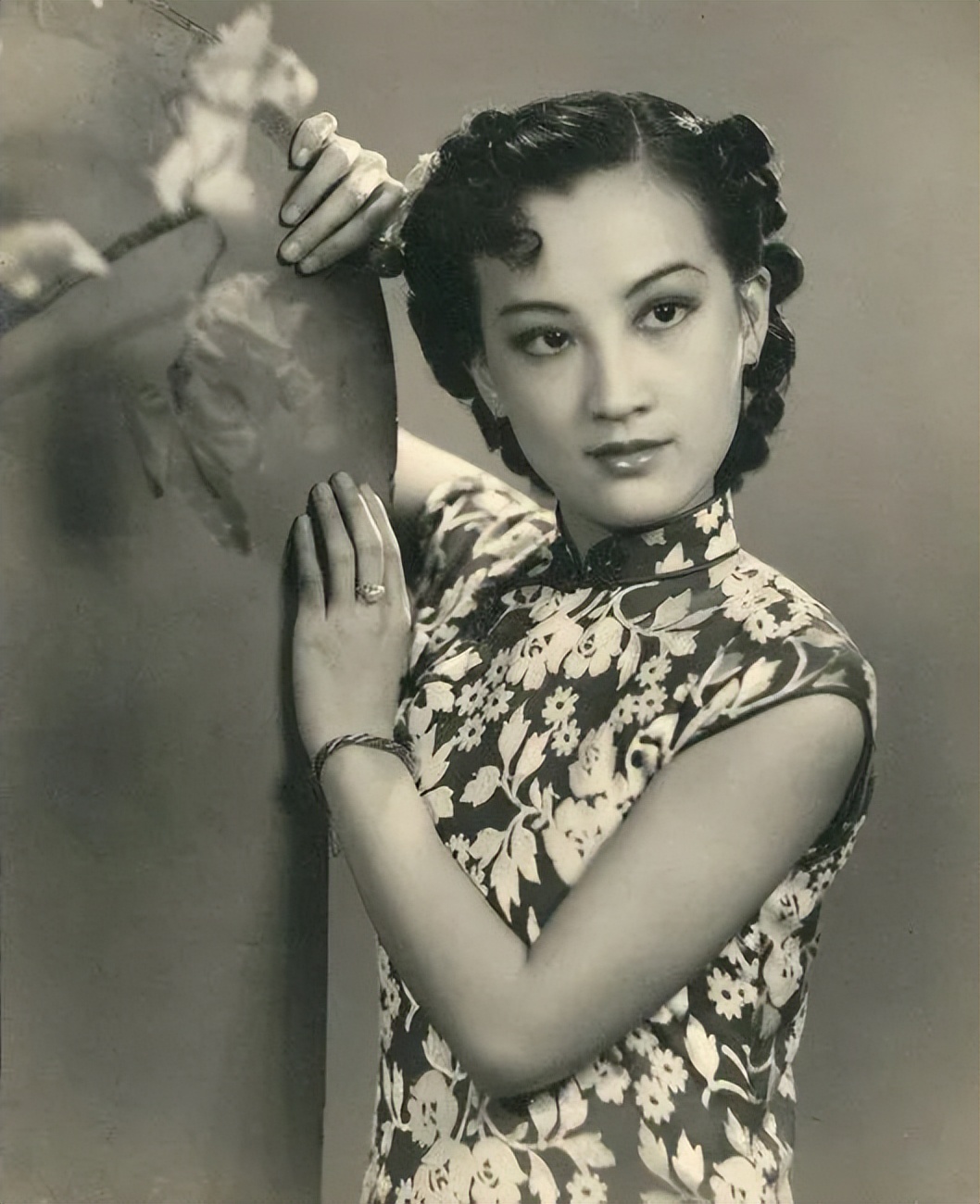 抽屉里泛黄的老照片,收藏10万元泛黄老照片