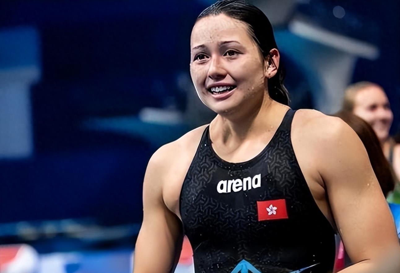 何诗蓓夺冠奏国歌,何诗蓓破世界纪录