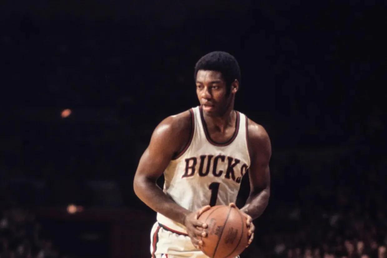 詹姆斯超越贾巴尔纪录视频,詹姆斯超越贾巴尔总得分的照片