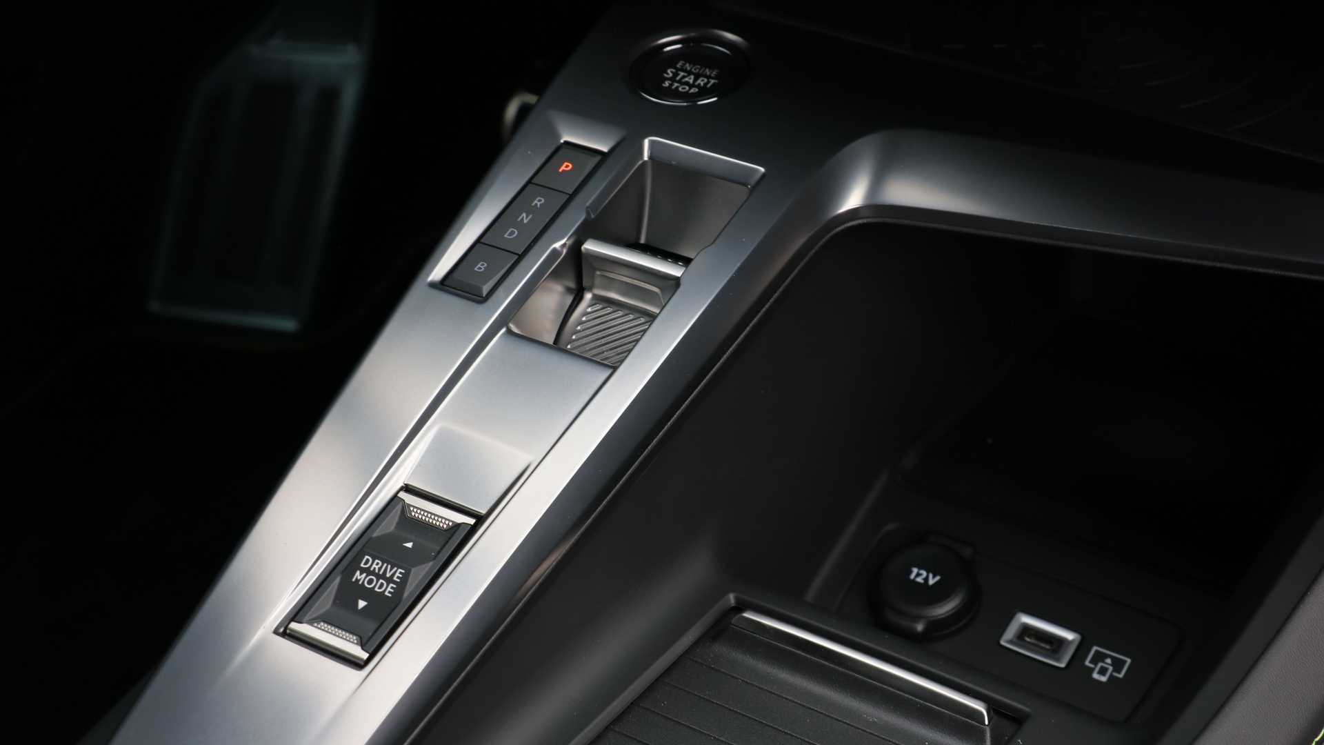 标致308两厢国内上市时间表,下一代标致308两厢版谍照曝光