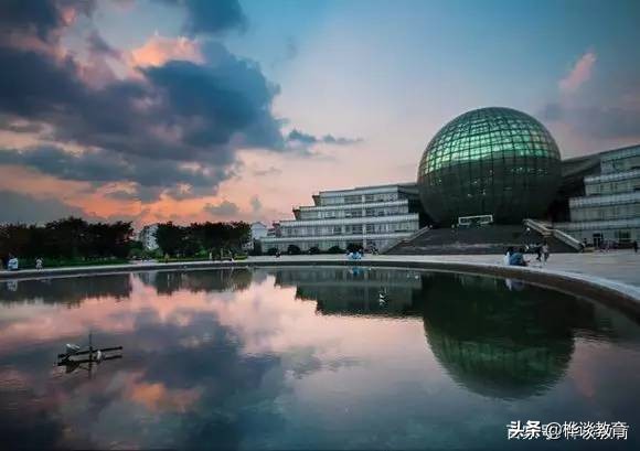 南京这2所双非院校，就业不输某些211大学！文科生更适合报考