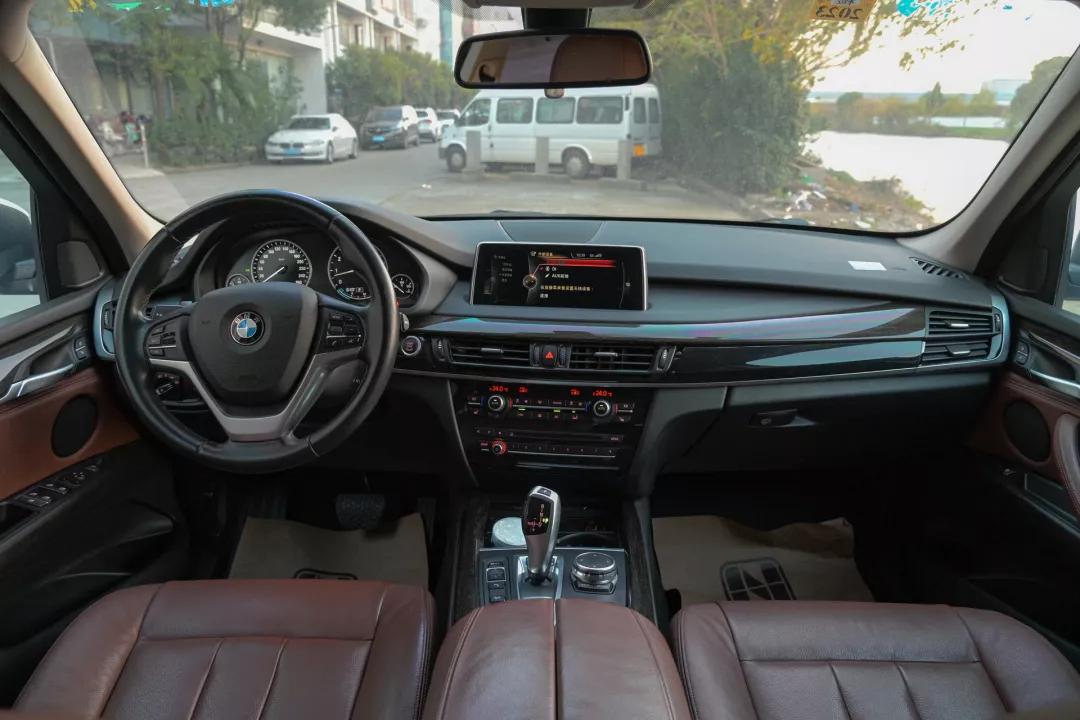 二手宝马x5黑武士顶配14款价格,银灰色二手柴油版宝马x5