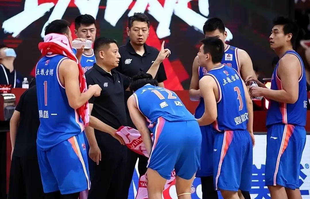 官宣中国男篮传奇主帅cba,cba冠军主帅重返国家队