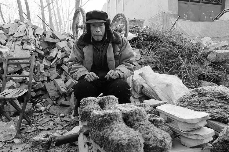 山西老农砍柴发现藏金洞,山西老汉发现山洞洞里藏金砖