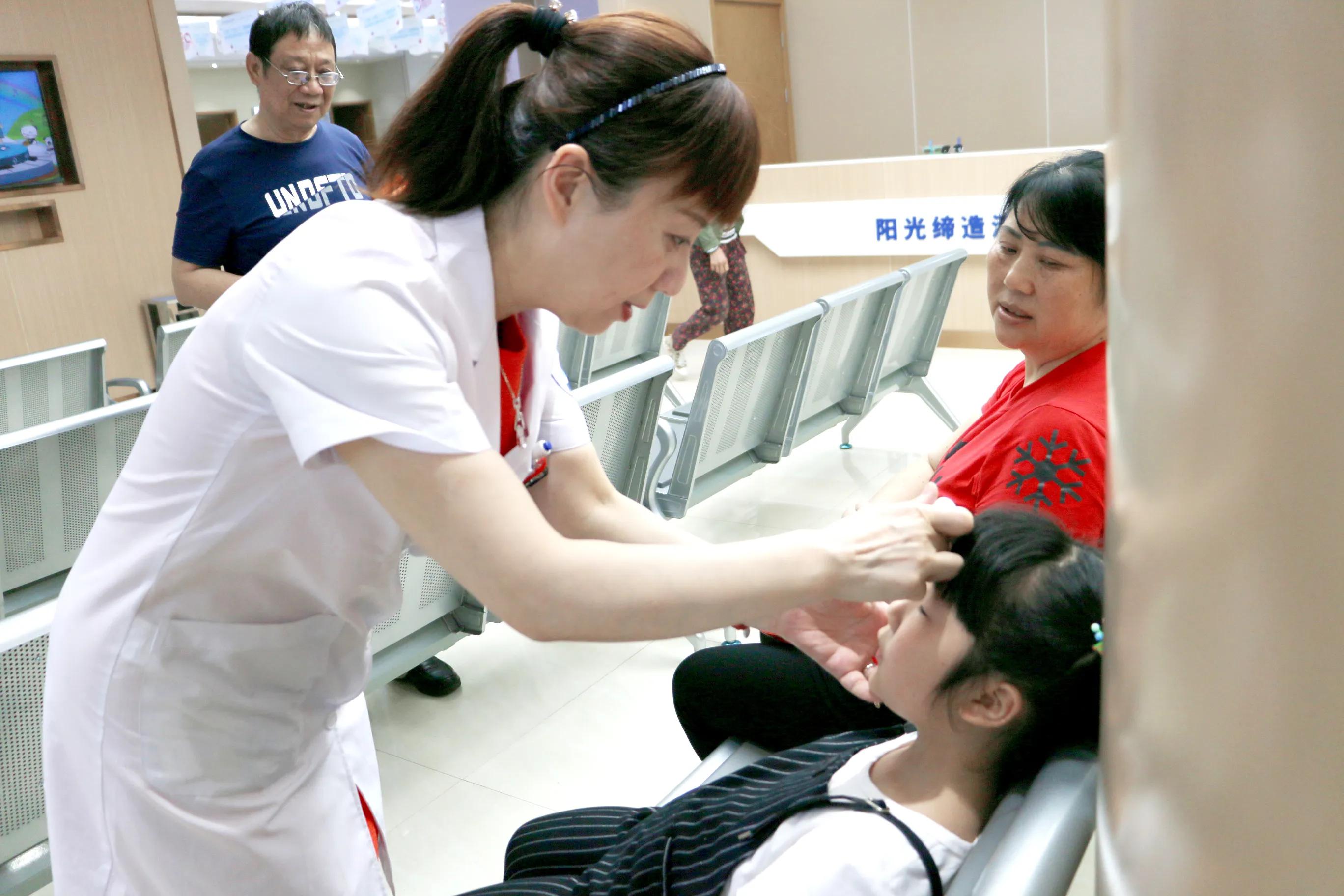 匡毅,重庆眼视光眼科匡毅