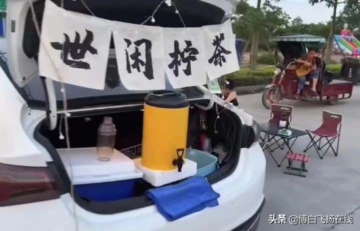 博白街出现车尾箱摆摊找生活，夜收百元，羡煞旁人