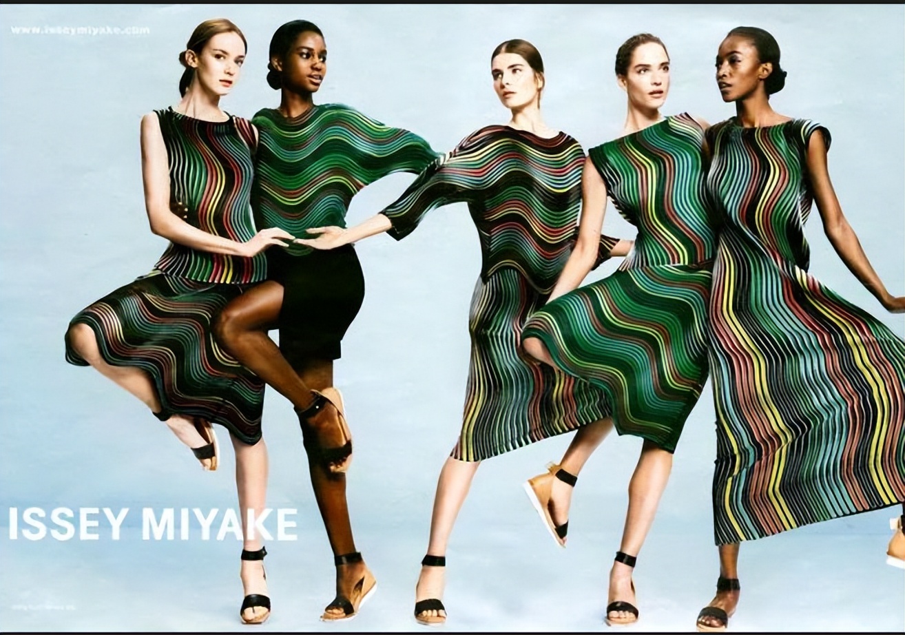 观点|一块布，永恒褶皱：给乔布斯设计黑色毛衣的三宅一生去世