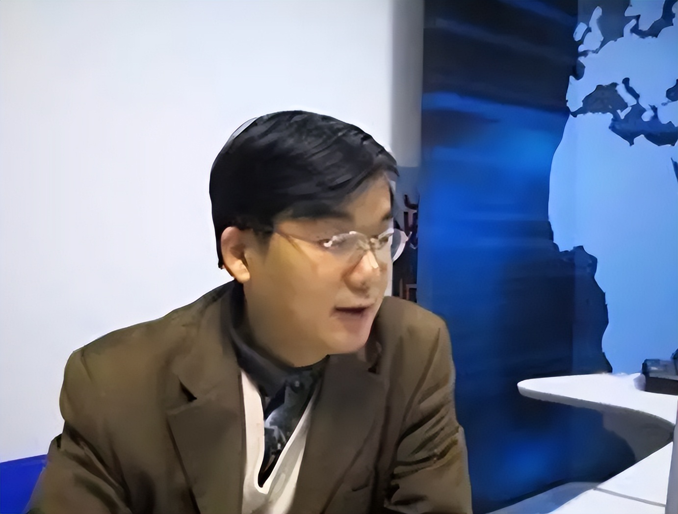 社科院专家陆建华：向四国“巧妙”出*国卖**家机密，2006年获刑20年