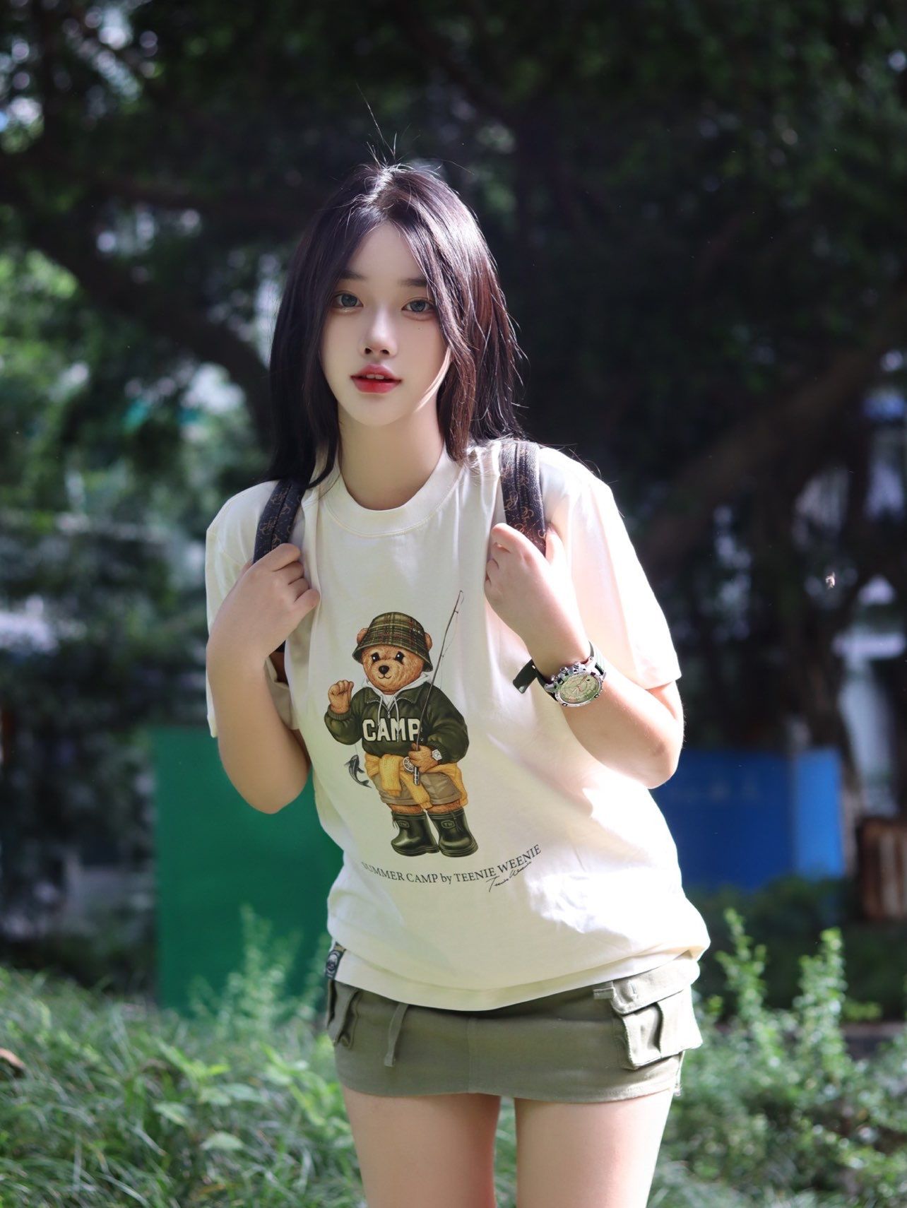 每个男孩子都应该有一个女朋友，如果你没有，那我就是