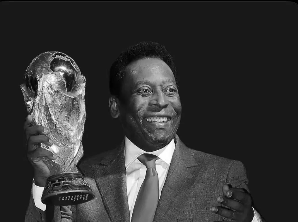 球王贝利离世因为什么,球王贝利去世球场上为他致敬