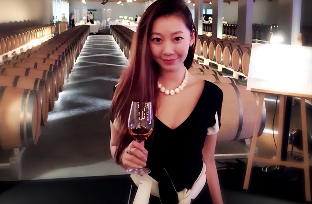 男子鉴定茅台酒真的假的,男子上门鉴定几十瓶假茅台发飙