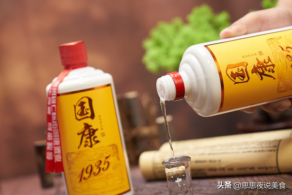 地摊收老酒的什么套路,路边高价收车的怎么挣钱