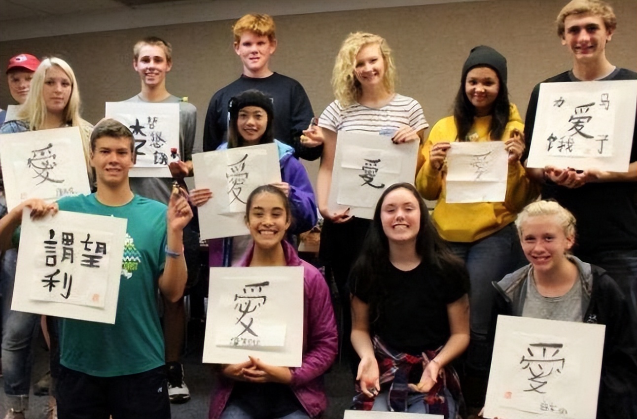 乸毑这两个字怎么读,毑乸这两个字念什么音