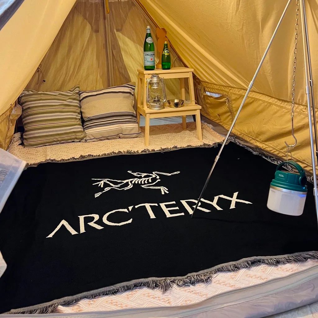 始祖鸟比肩爱马仕,始祖鸟产品定位高端