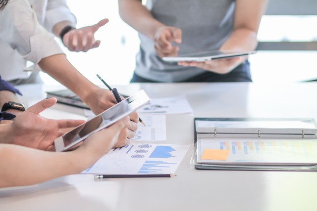 股票割肉止损好还是坚决等待好,股票被套牢了死拿还是补仓