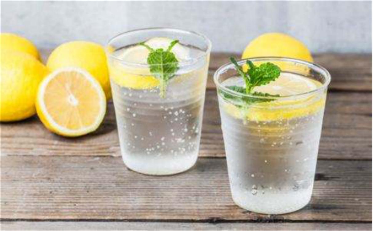 气泡水喝多了对身体有害吗,气泡水喝多了会伤肝脏吗