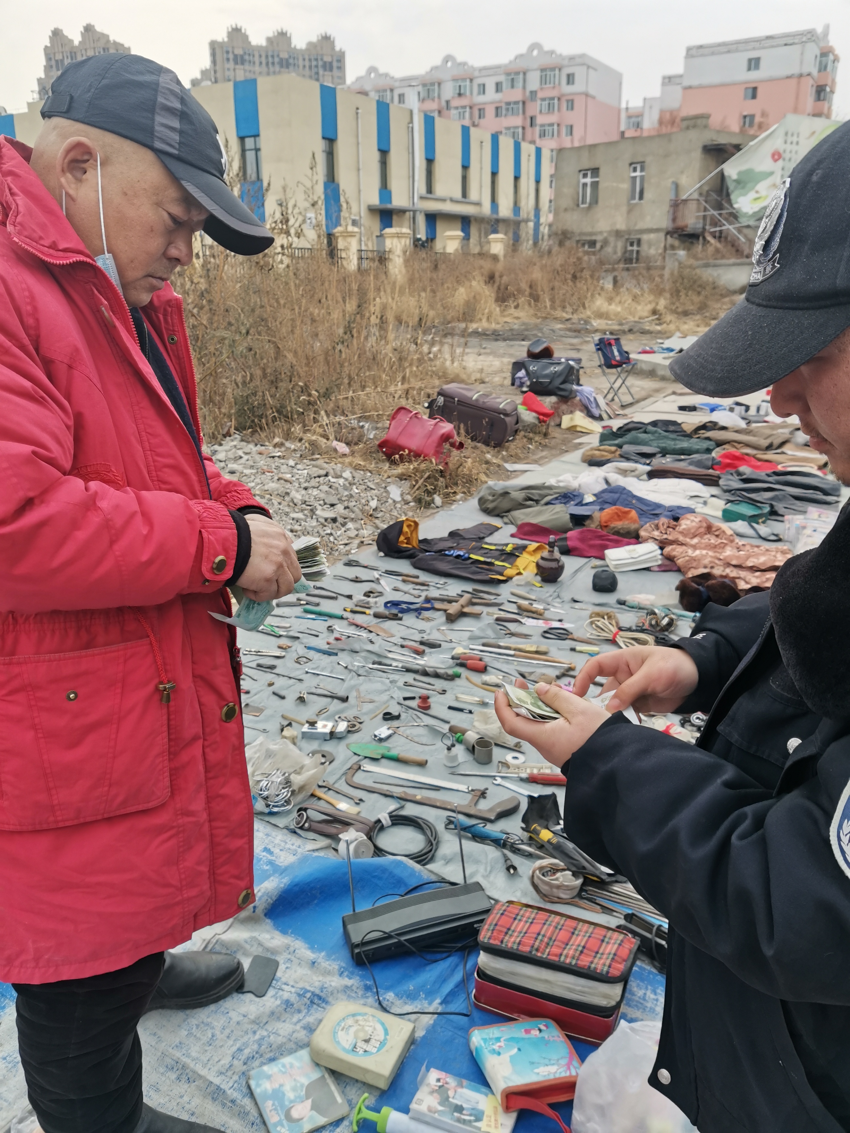 闲逛二手旧货市场,哈尔滨鬼市和旧货市场大全