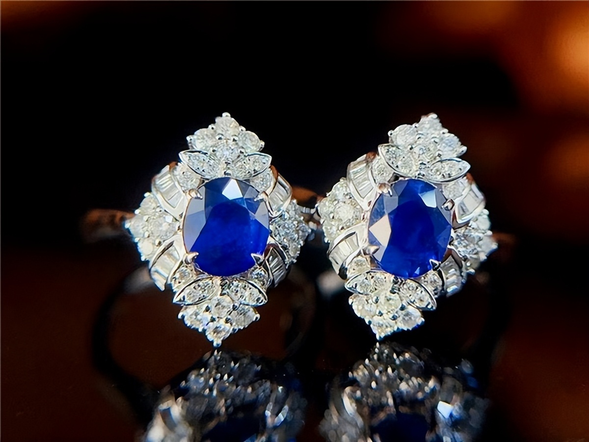 金盈丰珠宝让您拥有一个独一无二的珠宝选择