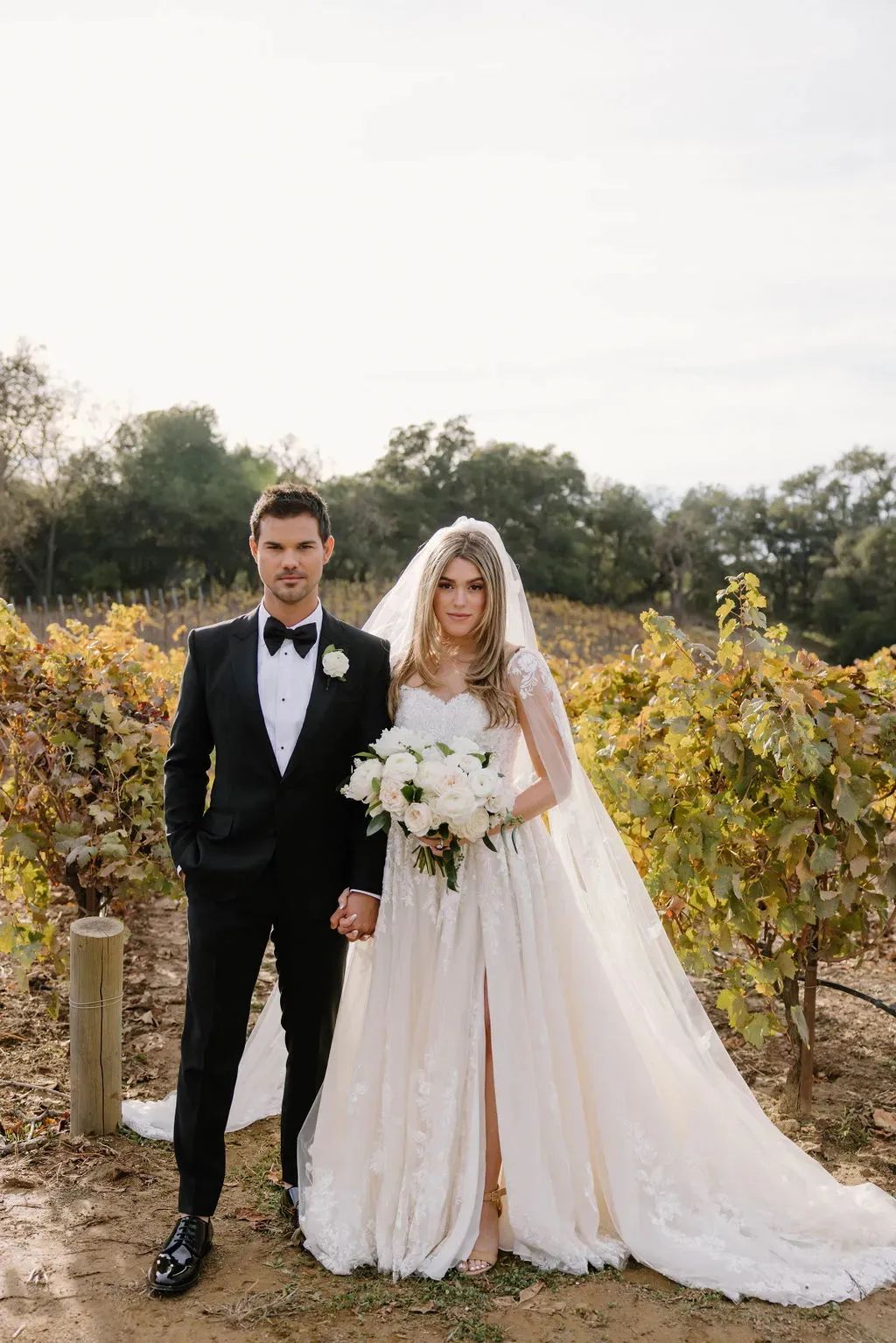 让霉霉写歌后悔分手的男神官宣结婚！娶同名小护士：这缘分绝了…