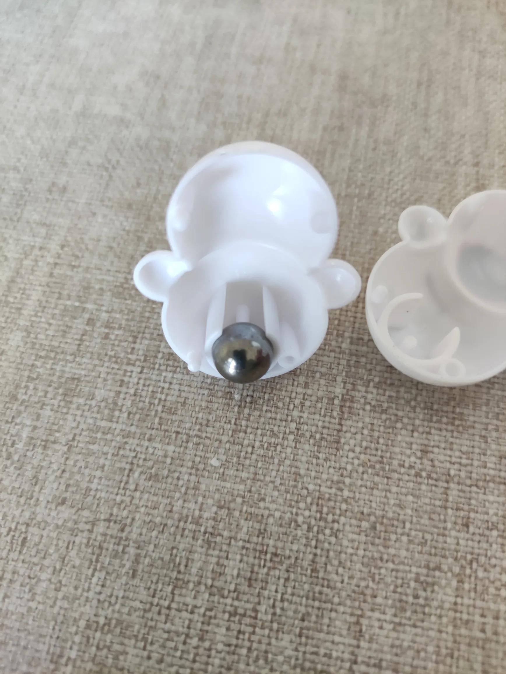 小孩误食螺丝钉有什么反应,孩子误食塑料珠