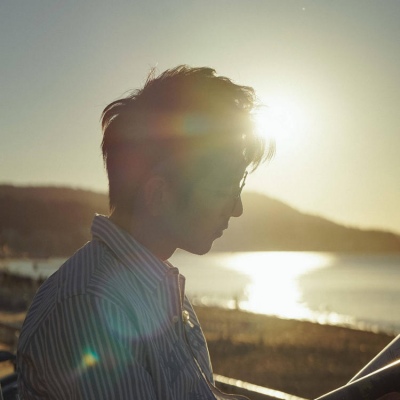 动漫男生头像伤心难过,男生的头像图片霸气冷酷无情