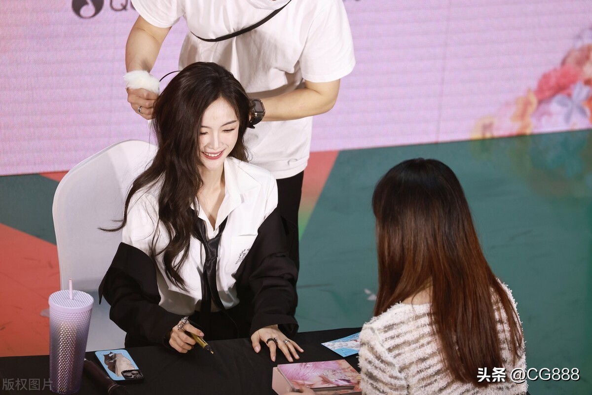 吴宣仪杭州音乐节,吴宣仪杭州签售会进场