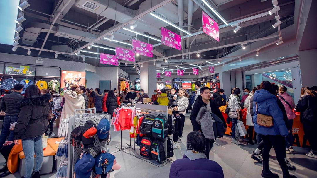 年轻人奥特莱斯,年轻人爱上奥特曼