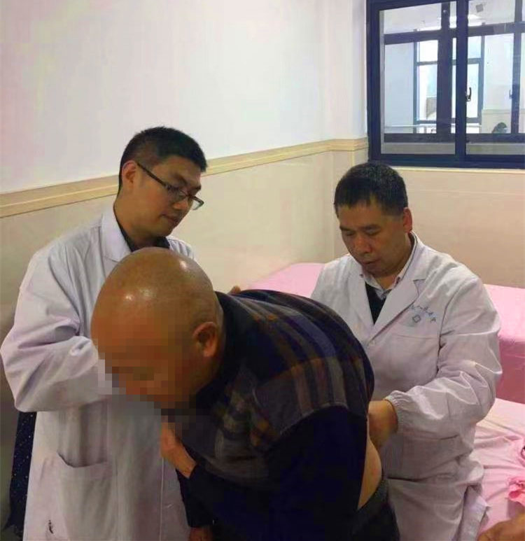 不可忽视的未来“脊梁”关注脊柱侧弯——记郴州市第一人民医院孙伟主任