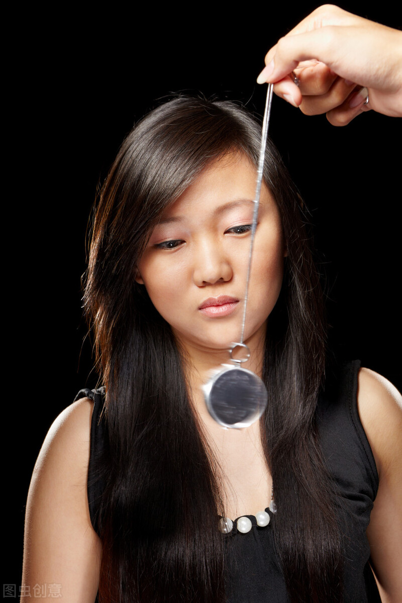 心理学家的催眠术真的有用吗,心理学催眠术为什么那么神奇