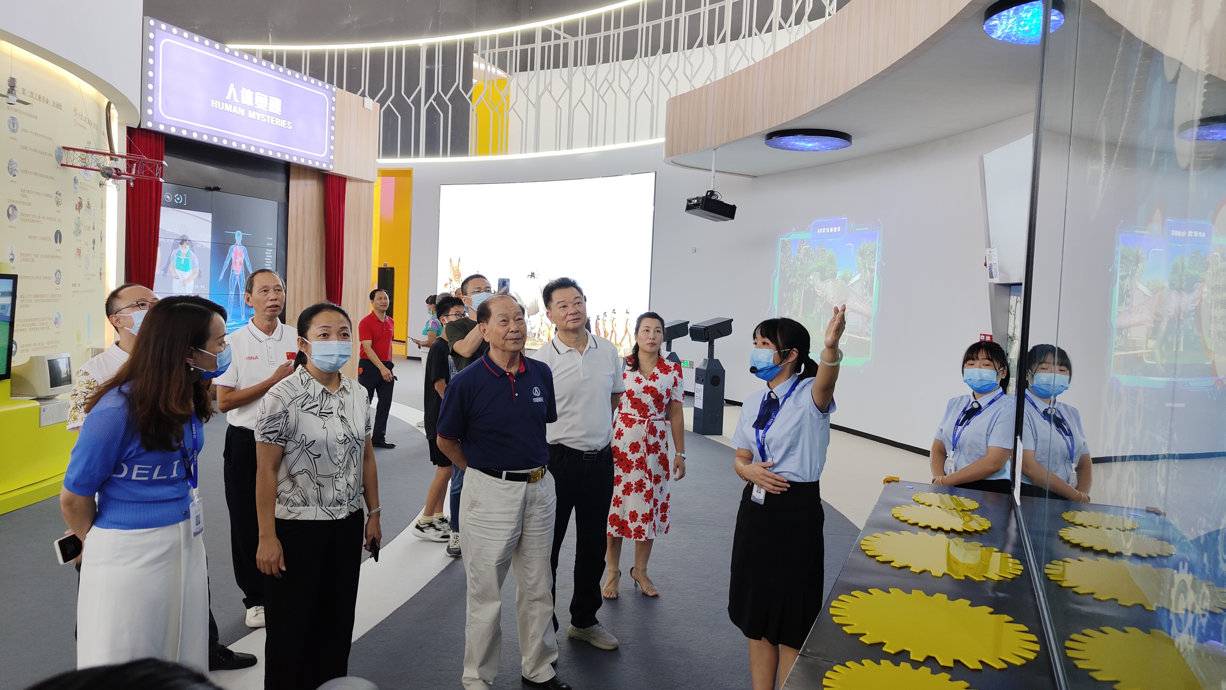 何质彬院士什么级别,何质彬院士进校园