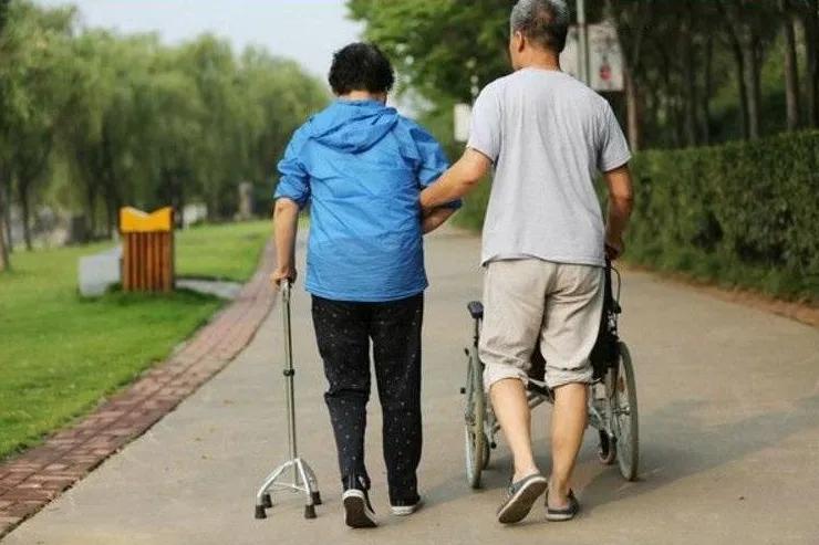 亲人早逝是刻骨铭心的痛苦,亲人一个个的离世