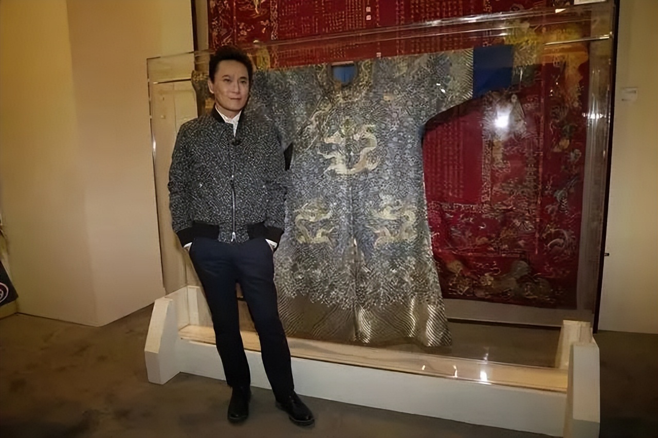 情歌王子张信哲，拒绝周迅求爱，却为王菲豪掷百万，至今不婚