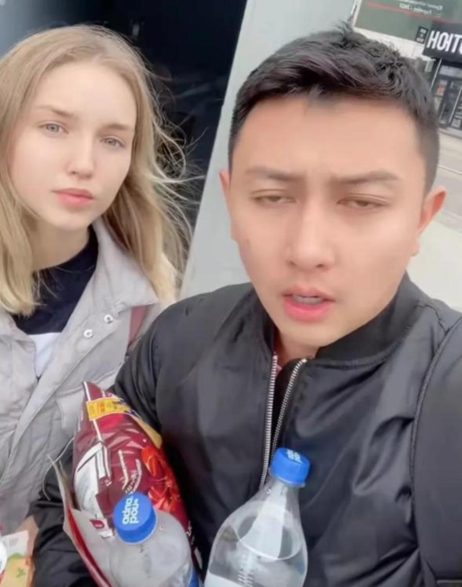 乌克兰网红卖惨开直播，讨要路费自称没钱回家，翻车后账号遭封禁