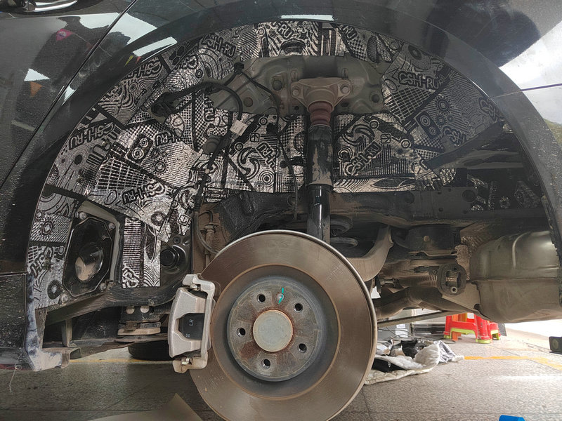 奥迪A6L底盘,四轮隔音升级俄罗斯STP小*弹炸**CSH,怀化汽车隔音