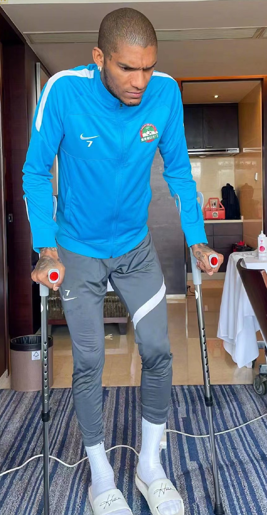 为什么踢足球总受伤,为什么受伤以后踢球很难恢复