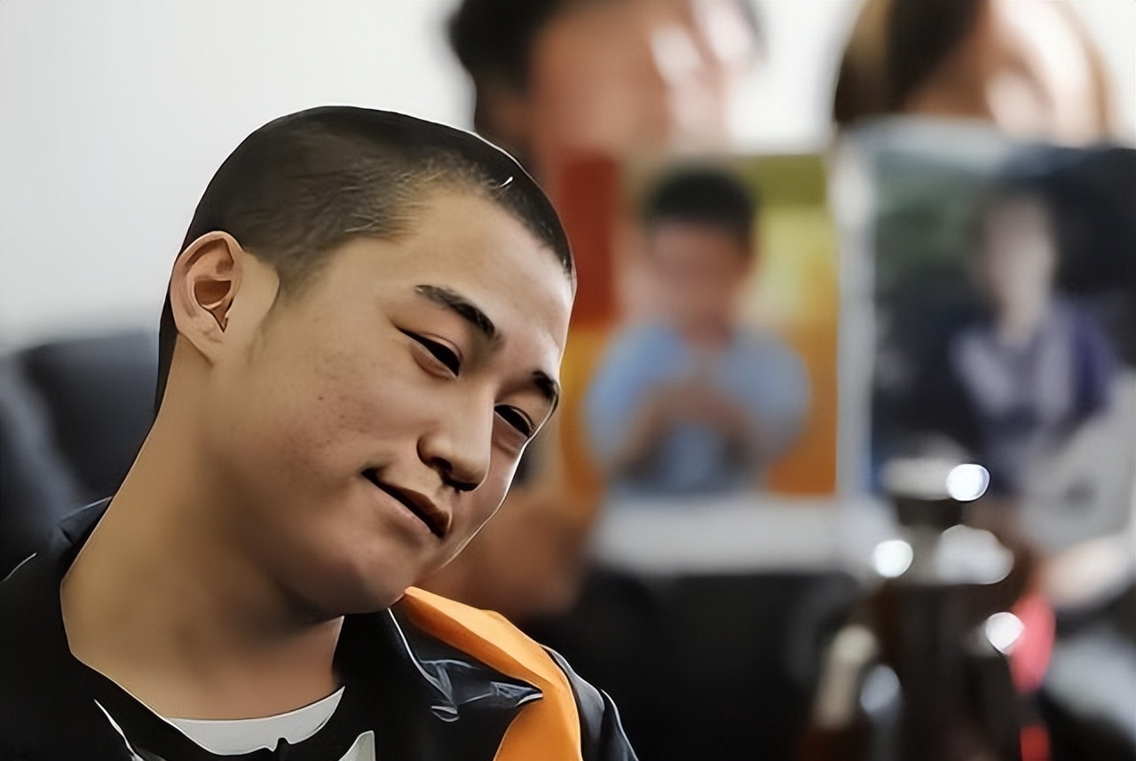 90后杀手被判死刑一脸微笑,90后杀手判死刑