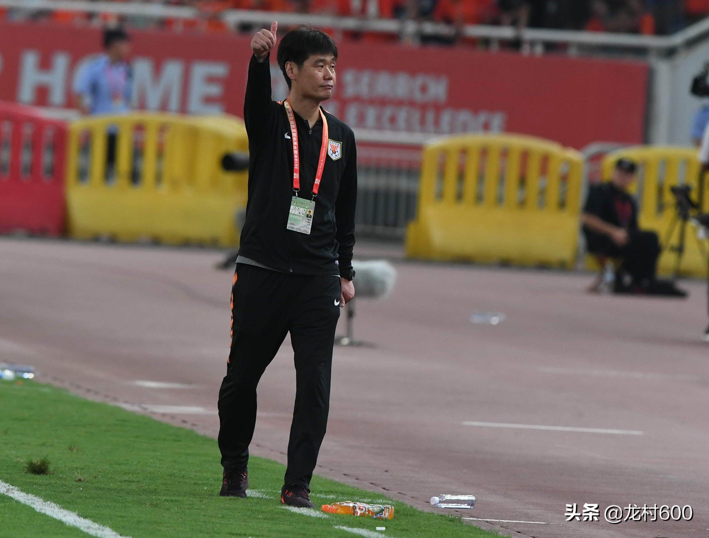 李霄鹏祝贺李铁,鲁能最新评价李霄鹏