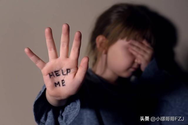 造孽啊！针线缝嘴、烫油灌嘴、踩踏骨灰，多年以后恶魔仍在人间！