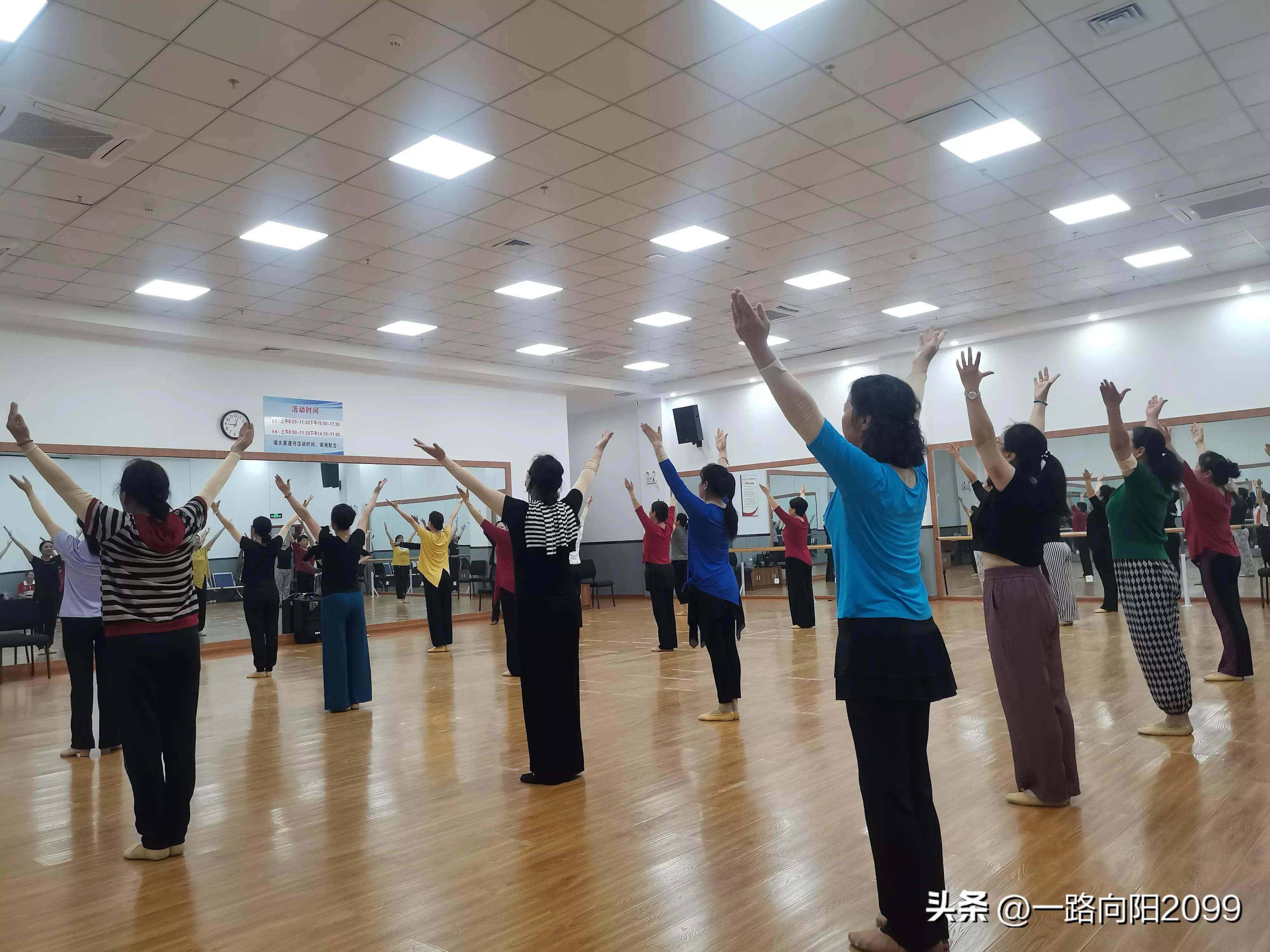 免费领服装和平精英,免费领服装靠谱吗