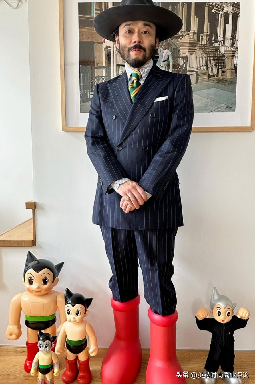 从「阿童木靴」到「马里奥鞋」，二次元席卷时尚界